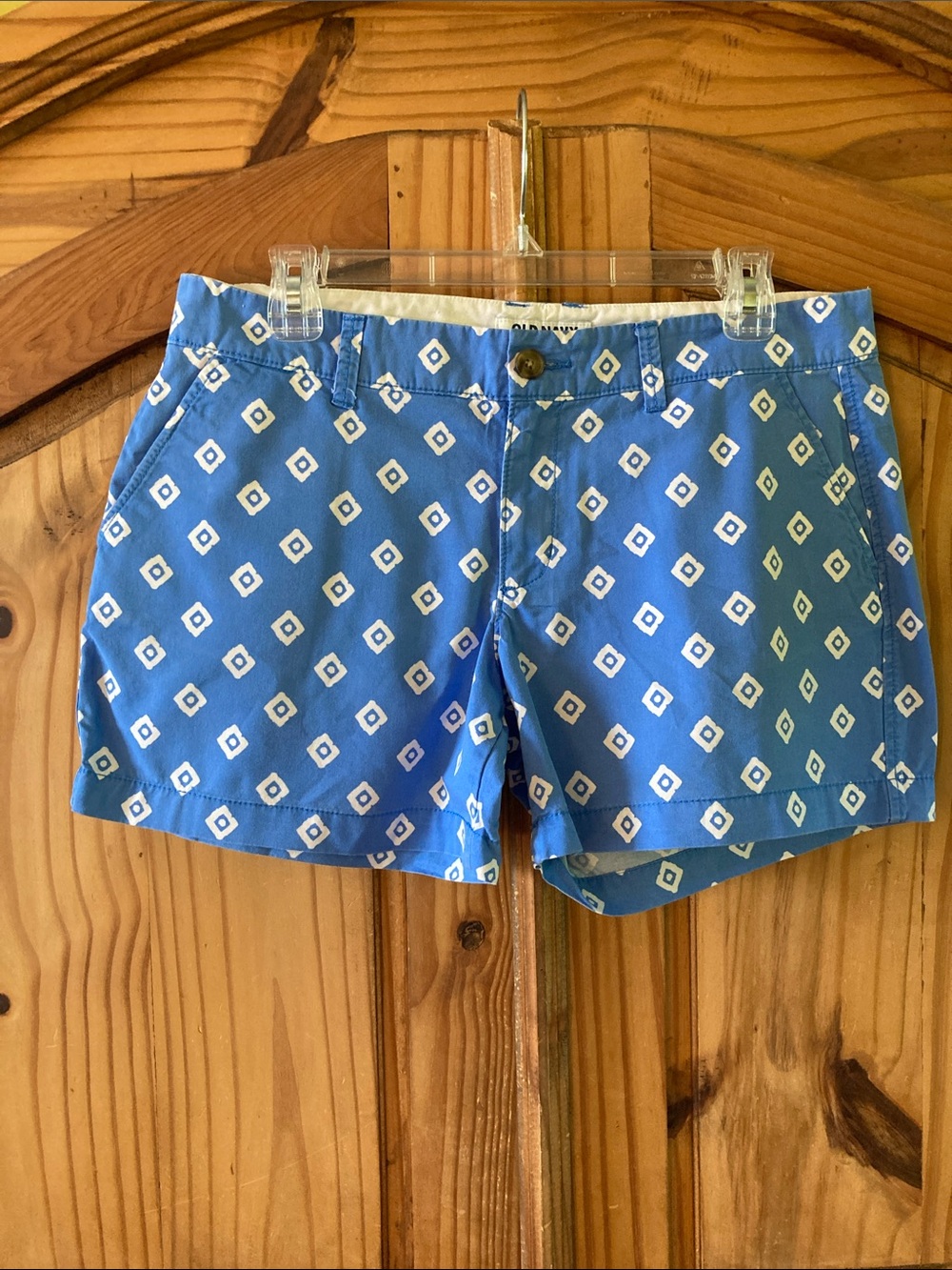 Women's Old Navy blue white diamond print cute shorts size 8
